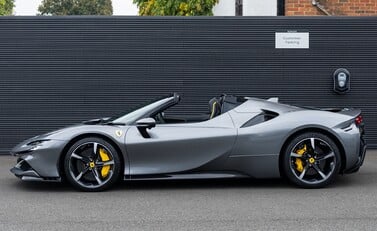 Ferrari SF90 Spider 3