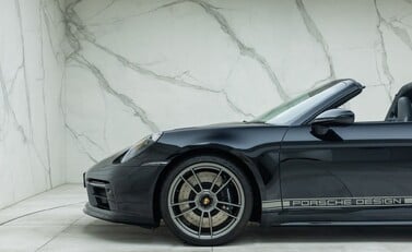 Porsche 911 Targa 50 YEARS PORSCHE DESIGN EDITION (992) 42