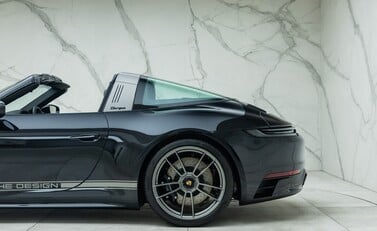 Porsche 911 Targa 50 YEARS PORSCHE DESIGN EDITION (992) 43