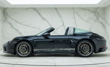 Porsche 911 Targa 50 YEARS PORSCHE DESIGN EDITION (992) 6