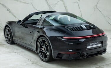 Porsche 911 Targa 50 YEARS PORSCHE DESIGN EDITION (992) 15