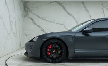 Porsche Taycan GTS SPORT TURISMO 39