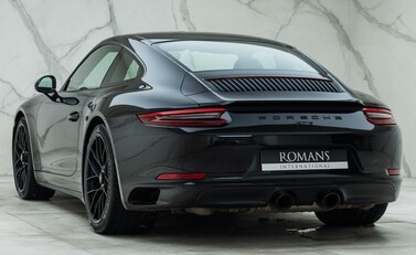 Porsche 911 Carrera GTS (991.2) 10