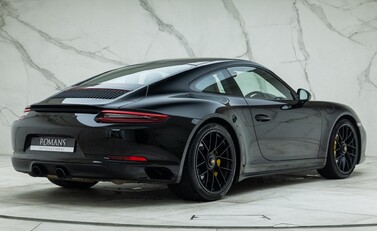 Porsche 911 Carrera GTS (991.2) 6