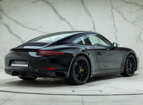 Porsche 911 Carrera GTS (991.2) 6