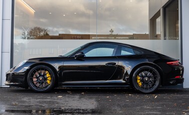 Porsche 911 Carrera GTS (991.2) 3