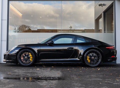 Porsche 911 Carrera GTS (991.2) 3