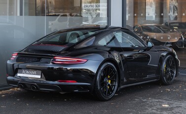 Porsche 911 Carrera GTS (991.2) 4