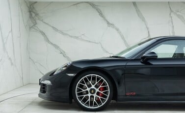 Porsche 911 Carrera GTS (991) 35