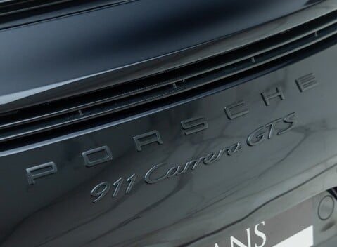 Porsche 911 Carrera GTS (991) 33