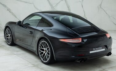 Porsche 911 Carrera GTS (991) 11