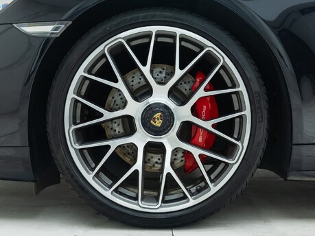 Porsche 911 Carrera GTS (991)