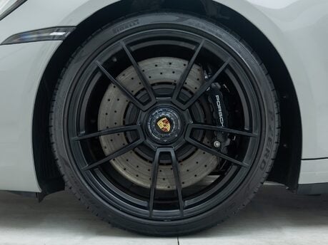 Porsche 911 Carrera GTS (992)