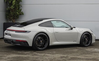 Porsche 911 Carrera GTS (992) 3