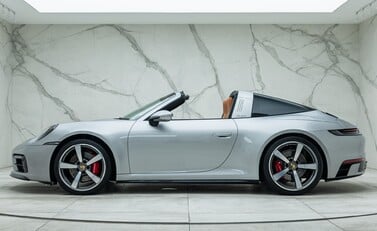 Porsche 911 Targa 4S (992) 6