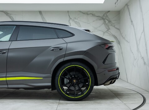 Lamborghini Urus GRAPHITE CAPSULE 42