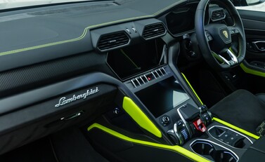 Lamborghini Urus GRAPHITE CAPSULE 21