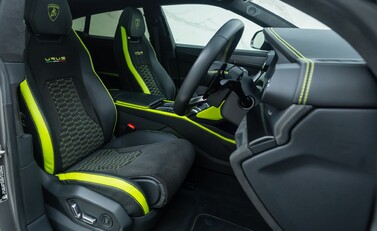 Lamborghini Urus GRAPHITE CAPSULE 14