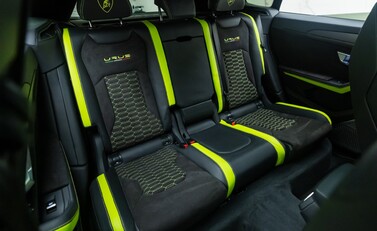 Lamborghini Urus GRAPHITE CAPSULE 18