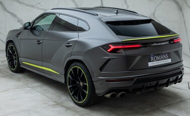 Lamborghini Urus GRAPHITE CAPSULE 12