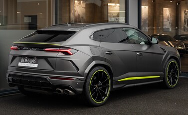 Lamborghini Urus GRAPHITE CAPSULE 4