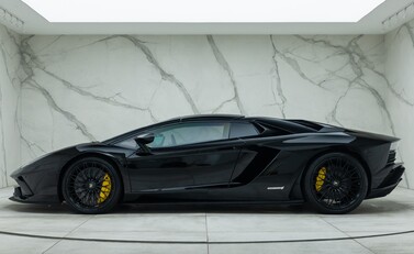 Lamborghini Aventador LP 740-4 S ROADSTER 8