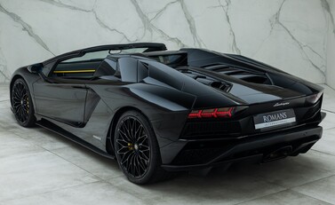 Lamborghini Aventador LP 740-4 S ROADSTER 16