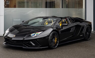 Lamborghini Aventador LP 740-4 S ROADSTER 2