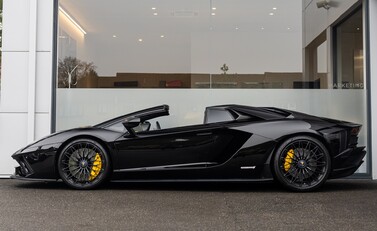 Lamborghini Aventador LP 740-4 S ROADSTER 3