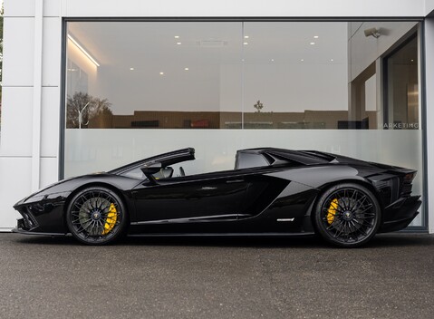 Lamborghini Aventador LP 740-4 S ROADSTER 3