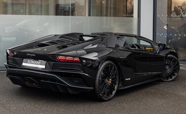 Lamborghini Aventador LP 740-4 S ROADSTER 4