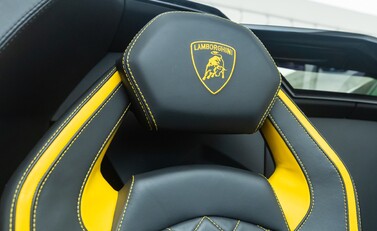 Lamborghini Aventador LP 740-4 S ROADSTER 19