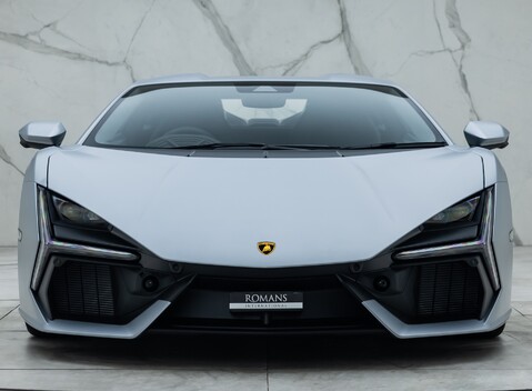 Lamborghini Revuelto 11