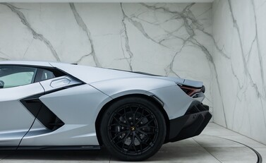 Lamborghini Revuelto 49