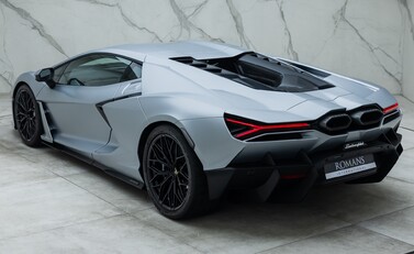 Lamborghini Revuelto 16