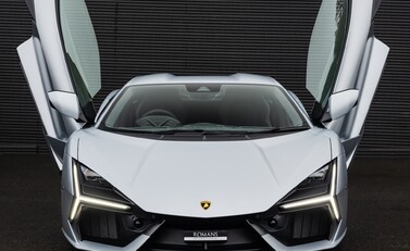 Lamborghini Revuelto 5