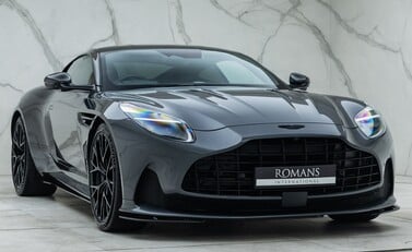 Aston Martin DB12 V8 10