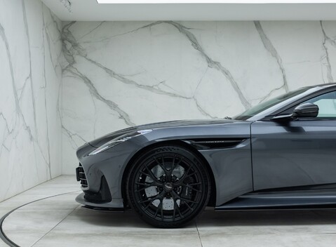 Aston Martin DB12 V8 42