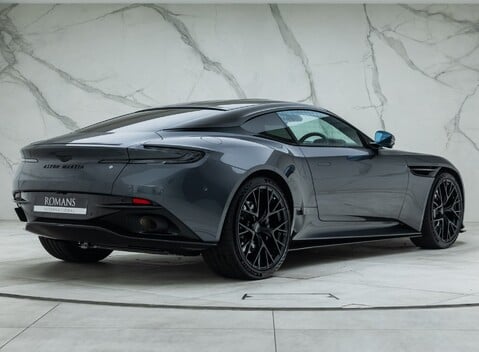 Aston Martin DB12 V8 7