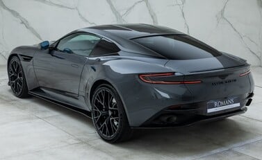 Aston Martin DB12 V8 13