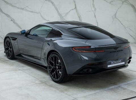 Aston Martin DB12 V8 13