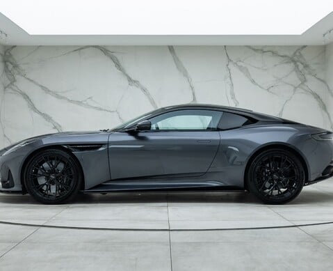 Aston Martin DB12 V8 