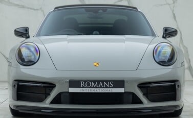 Porsche 911 Carrera 4 GTS (992) 7