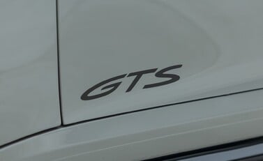 Porsche 911 Carrera 4 GTS (992) 33