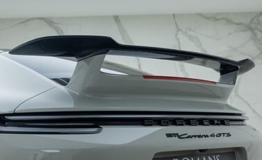 Porsche 911 Carrera 4 GTS (992) 36