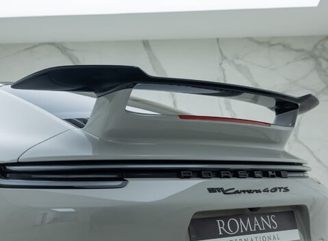 Porsche 911 Carrera 4 GTS (992) 36