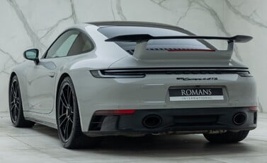 Porsche 911 Carrera 4 GTS (992) 10