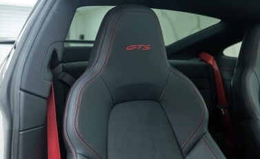 Porsche 911 Carrera 4 GTS (992) 15