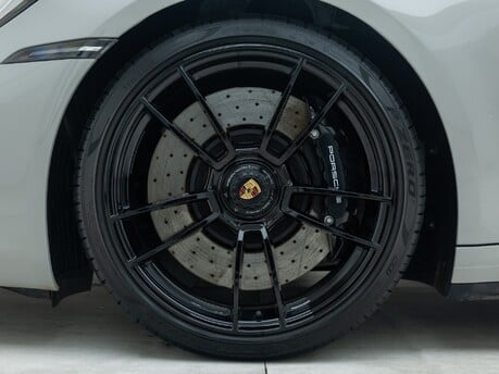 Porsche 911 Carrera 4 GTS (992)
