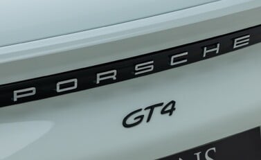 Porsche 718 Cayman GT4 31